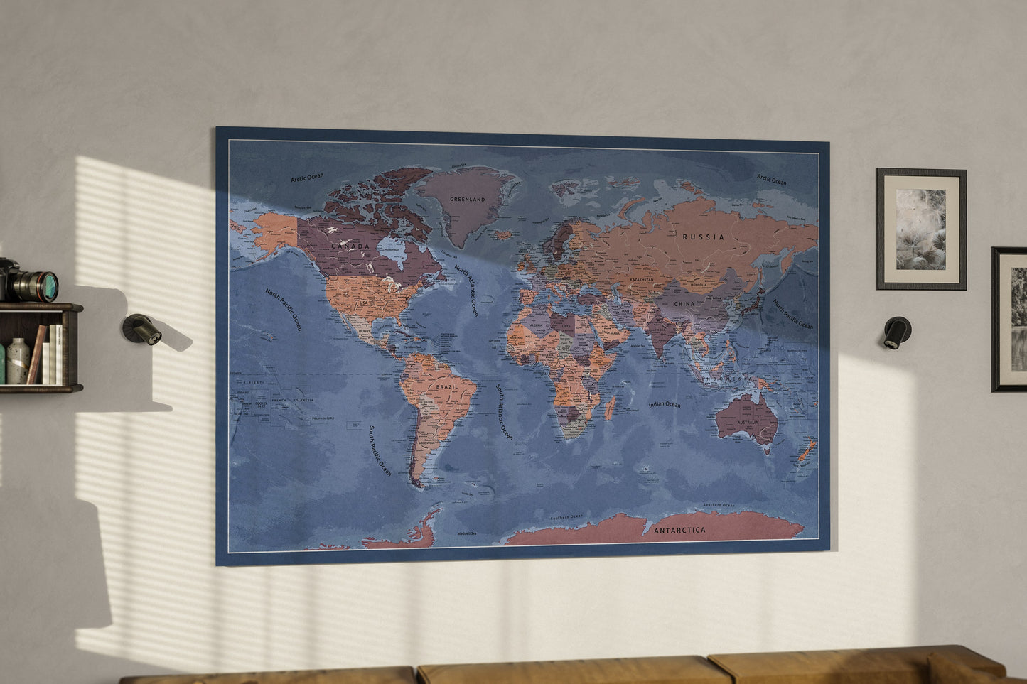 Personalisierte Weltkarte auf Leinwand mit Stecknadeln - Frühe Dämmerung